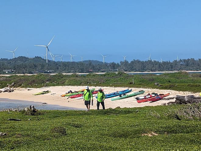 Kayaks on Mokuauia island